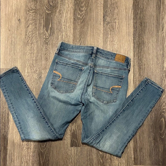 American Eagle Outfitters Light Blue Denim Jeans.  B6 - Picture 3 of 5